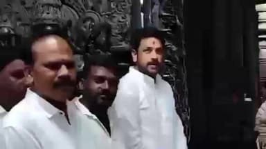 ಬೇಲೂರು: ಮುಖ್ಯಮಂತ್ರಿ ಸಿದ್ದರಾಮಯ್ಯನವರ ಯಶಸ್ವಿ ಆಡಳಿತಕ್ಕಾಗಿ ಬೇಲೂರಿನ ಶ್ರೀ ಚನ್ನಕೇಶವ ದೇವಸ್ಥಾನದಲ್ಲಿ ಕಾರ್ಯಕರ್ತರ ವಿಶೇಷ ಪೂಜೆ