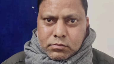 आंवला: आंवला तहसील क्षेत्र में भ्रष्टाचार निवारण संगठन ने राजस्व निरीक्षक और सहयोगी को ₹20 हजार रिश्वत लेते गिरफ्तार किया