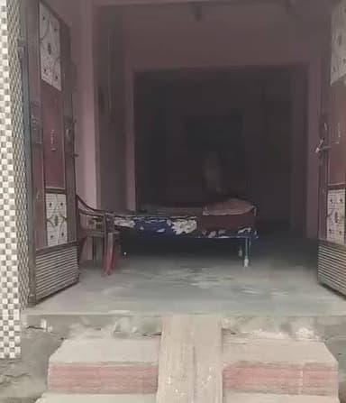 सीकरी: सीकरी के अधिशासी अधिकारी राजेश कुमार पाठक ने रेन बसेरा का आकस्मिक निरीक्षण किया, व्यवस्थाओं की ली जानकारी