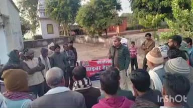 मड़ावरा: नीमखेड़ा गाँव में साइबर फ्रॉड से बचाव के लिए पुलिस ने की जागरूकता बैठक