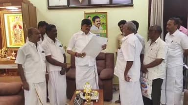 சிவகாசி: திருத்தங்களில் வ உ சிதம்பரனார் அவர்களின் திருவுருவ சிலை வளாக கட்டுமான பணிக்கு முன்னாள் அமைச்சர் கே டி ராஜேந்திரபாலாஜி இரண்டு லட்சம் நன்கொடை வழங்கினார்