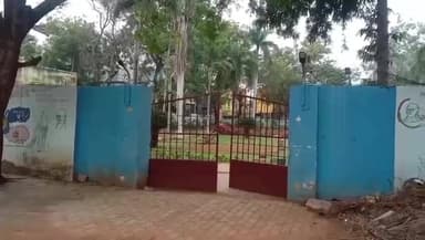 அருப்புக்கோட்டை: அஜீஸ் நகர் நகராட்சி பூங்காவில் திறந்த வெளியில் குப்பை கொட்டுவதை தடுப்பதோடு கொட்டப்பட்ட குப்பைகளை அகற்ற நகராட்சி நிர்வாகத்திற்கு பொதுமக்கள் கோரிக்கை