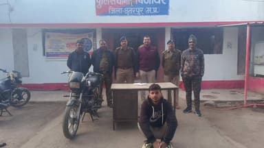 बिजावर: थाना बिजावर पुलिस ने कस्बे से एक आरोपी को अवैध हथियार, कट्टा, कारतूस और मॉडिफाइड मोटरसाइकिल के साथ किया गिरफ्तार