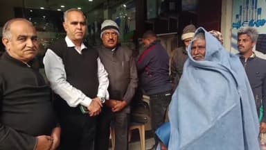 डग: दीनदयाल मंच ने भवानीमंडी में असहाय लोगों को कंबल वितरित किए