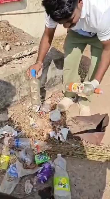 लोहंडीगुडा: चित्रकोट जलप्रपात के समीप PWD रेस्ट हाउस के सामने सफाई के दौरान मिली दारू की बोतलें, सरपंच भंवर मौर्य ने उठाए सवाल