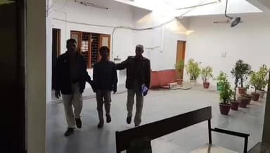 बड़नगर: मोटरसाइकिल चोर को अवैध जहरीली शराब ले जाते हुए किया गिरफ्तार