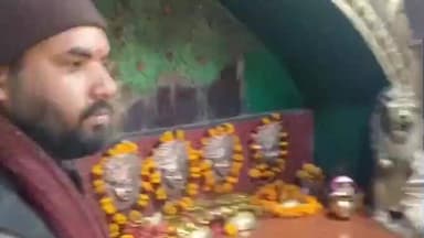 कुटुंबा: काशी विश्वनाथ मंदिर के प्रधान पुजारी ने मां सतबहिनी मंदिर में की पूजा-अर्चना