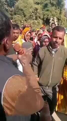 बड़वारा: झरेला: बिरला व्हाइट सीमेंट प्लांट प्रबंधन को ग्रामीणों ने सीएसआर फंड के सदुपयोग हेतु सौंपा ज्ञापन