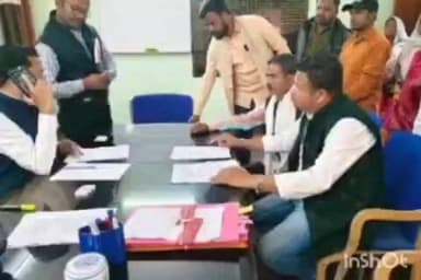 बकावंड: मावलीगुड़ा में पेयजल संकट और जर्जर पानी टंकी की अनदेखी पर युवा कांग्रेस नेता हेमंत कश्यप ने कार्यपालन अभियंता को ज्ञापन दिया