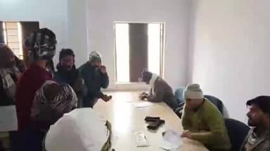 संदेश: अखगांव पंचायत भवन में किसान फार्म आईडी केवाईसी शिविर, आईडी नहीं होने पर पीएम सम्मान निधि पर संकट