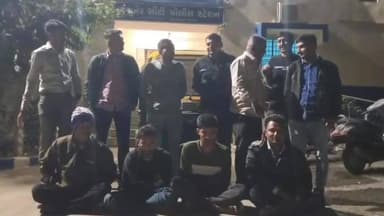 વાંકાનેર: વાંકાનેર દાણાપીઠ ચોક નજીક રિક્ષામાં બેસાડી વેપારીની નજર ચૂકવી ચોરી કરનાર ચાર ઈસમો ઝડપાયા