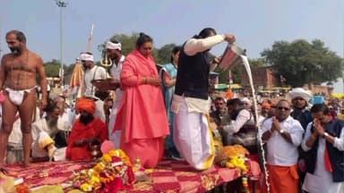 खातेगांव: नेमावर में दादा गुरु ने नर्मदा का अभिषेक पूजन किया, सुबह-शाम भक्तों के लिए भंडारे का आयोजन