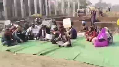 पिपरई: मांगें पूरी न होने पर पिपरई में दूसरे दिन भी जारी रही सफाई कर्मचारियों की हड़ताल, सफाई व्यवस्था ठप