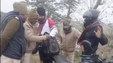 बिहारीगंज: एसपी के निर्देश पर बिहारी गंज थाना क्षेत्र में विभिन्न जगहों पर वाहन जांच अभियान चलाया गया