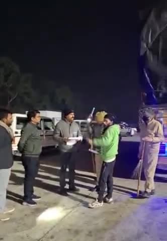 जानसठ: मीरापुर क्षेत्र के हाईवे मार्ग पर देर रात आबकारी विभाग की टीम ने अवैध शराब के खिलाफ चलाया चेकिंग अभियान