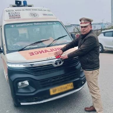 मिलक: दिल्ली-लखनऊ हाईवे 24 पर यातायात पुलिस अधिकारियों ने चलाया यातायात जागरूकता अभियान, लोगों को किया जागरूक