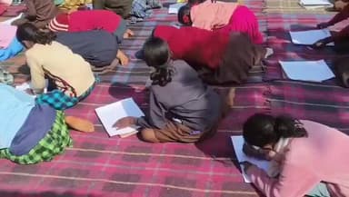 बंदगांव: राष्ट्रीय विधिक सेवा प्राधिकार द्वारा लुंबई के कन्या आश्रम में चित्रांकन व निबंध प्रतियोगिता आयोजित