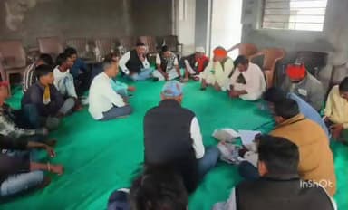 थांदला: ग्राम परवलिया में भाजपा द्वारा बैठक का आयोजन, पूर्व विधायक भी उपस्थित रहे