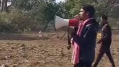 गोइलकेरा: आक्रमक जंगली हाथी से बचाव के लिए वन विभाग ने गोइलकेरा के गांवों में लोगों को किया जागरूक