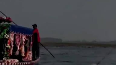 चेरिया बरियारपुर: काबर में नौका विहार पर प्रतिबंध हटने के बाद उमड़ी भीड़