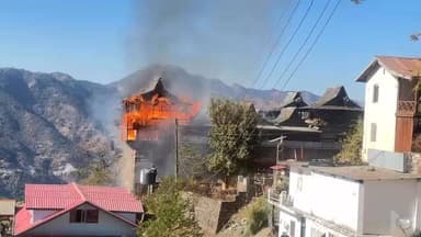 #शिमला:- जुन्गा रियासत के पुराने शाही महल में लगी #आग , महल जलकर #राख