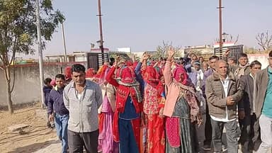 मुख्यालय नहीं तो वोट नहीं अनोखे अंदाज में प्रदर्शन महिलाओं ने गाए मंगल गीत #mang #gyapan #geet #live