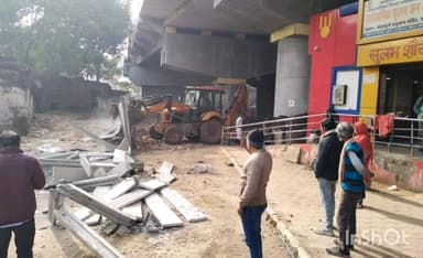 तानसेन: अवैध बाउंड्री वॉल पर निगम की जेसीबी, लीज भूमि से अतिक्रमण हटाया गया