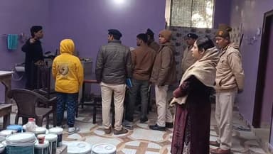 बसंतपुर पुलिस की कार्यशैली पर उठे सवाल, लोगों का विश्वास डगमगाया
Anchor सिवान। बसंतपुर थाना क्षेत्र के बरवां खुर्द गांव...