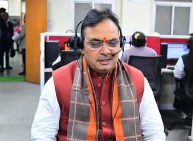 मुख्यमंत्री श्री भजनलाल शर्मा ने राजस्थान संपर्क हेल्पलाइन 181 का किया निरीक्षण,
परिवादियों से किया संवाद, सुनी समस्याए...