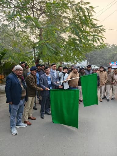 मुजफ्फरपुर में ट्रैफिक सुधार की बड़ी पहल 🚦 | डीएम ने दिखाया जागरूकता रथ को हरी झंडी
#MuzaffarpurNews #TrafficAwareness
...