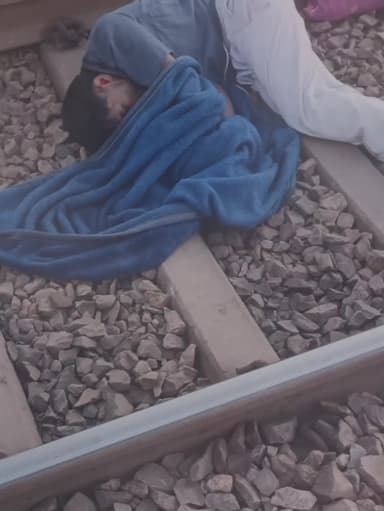 खरसिया: खरसिया नहरपाली फाटक पर ट्रेन हादसे में युवक की मौत, जांच जारी