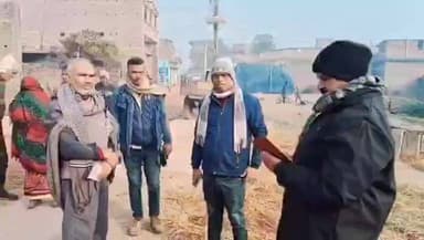 डुमरी कटसरी: डुमरी कटसरी प्रखंड क्षेत्र में बीडीओ ने सुबह-सुबह ई-केवाईसी किसान कार्य का लिया जायजा