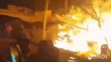 उधवा: कटहलबाड़ी भट्टा गांव में भीषण आग से 15 घर जलकर राख, लाखों का नुकसान