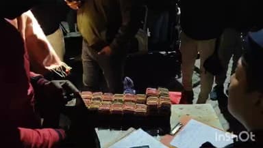 বালুরঘাট: টোটো করে মাদক ট্যাবলেট পাচারের সময় বালুরঘাটে পুলিশের হাতে ধরা পড়ল মা ও ছেলে