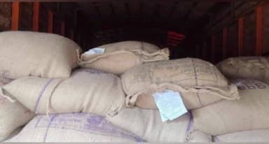 ಕೃಷ್ಣರಾಜನಗರ: ಸಿಎಂ ಸಿದ್ದರಾಮಯ್ಯ ತವರು ಜಿಲ್ಲೆಯಲ್ಲಿ ಮುಂದುವರಿದ ಪಡಿತರ ಕಾಳಸಂತೆ: ಲಾರಿ ಸಮೇತ ಪಡಿತರಕ್ಕೆ ವಶ