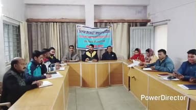 अमरवाड़ा: अमरवाड़ा में बीआरसी विनोद वर्मा ने जन शिक्षकों की आवश्यक बैठक लेकर दिशा निर्देश दिए
कार्यों की समीक्षा की