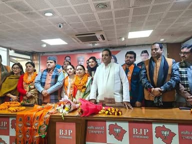 पौड़ी ब्लॉक प्रमुख अस्मिता नेगी, ज्येष्ठ उप प्रमुख अर्चना तोपवाल, कनिष्ठ उप प्रमुख के नीरज पटवाल सहित सात क्षेत्र पंचायत...