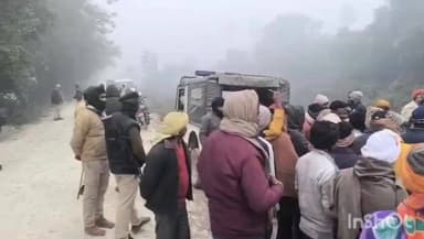 नावानगर: भखवां गांव: जमीनी विवाद में हत्या के बाद परिजनों का प्रदर्शन, सड़क पर शव रखकर किया रोड जाम