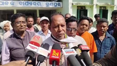 ଗୁଣୁପୁର: ଗୁଣପୁରଉପଖଣ୍ଡସ୍ତରୀୟ କୃଷକମଞ୍ଚ ତରଫରୁଧାନମଣ୍ଡି ଗୁଡ଼କରେ ସୁବ୍ୟବସ୍ଥାକରିବାଦାବିରେଉପଜିଲ୍ଲାପାଳଙ୍କୁ ଦାବିପତ୍ରପ୍ରଦାନ,ଶୁଣିବାପ୍ରତିକ୍ରିୟା