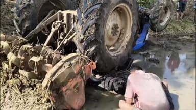 మహదేవ్పూర్: అంబటిపల్లిలో విషాదం, దుక్కి దున్నుతుండగా ట్రాక్టర్ బోల్తా పడి డ్రైవర్ అక్కడికక్కడే మృతి