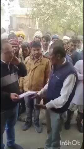 छबड़ा: मदनाखेड़ी विद्यालय को पाली में स्थानांतरित करने के विरोध में पाली सरपंच के नेतृत्व में सोपा ज्ञापन दिया गया