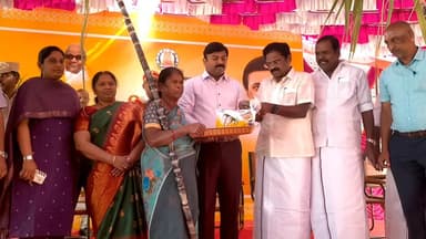 நல்லம்பள்ளி: தர்மபுரி மாவட்டம் அதியமான் கோட்டை தொடக்க வேளாண்மை கூட்டுறவு வங்கியில் பொங்கல் பரிசு தொகுப்புகள் தர்மபுரி எம்பி ஆ மணி துவக்கி வைத்தார்