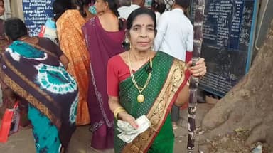 புதுக்கோட்டை: பொங்கல் தொகுப்புடன் 3000 ரூபாய் வழங்கிய தமிழக முதலமைச்சருக்கு வடக்கு ராஜ வீதியில் நன்றி தெரிவித்த மீனாட்சி மாமி