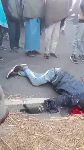 Rohtas jila pargana Danwar per bada accident hua hai vah do ladke a rahe the bike se kachhua ke donon Ke donon Mar Gaye