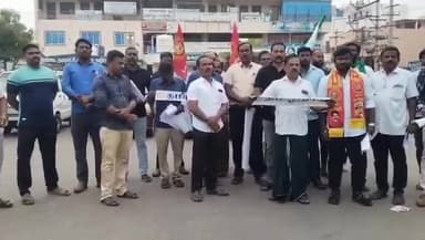 நாதக சார்பில் சுரண்டை பஸ் ஸ்டாண்டில் அரசு பஸ்களில் தமிழ்நாடு ஸ்டிக்கர் ஒட்டும் போராட்டம் நடந்தது