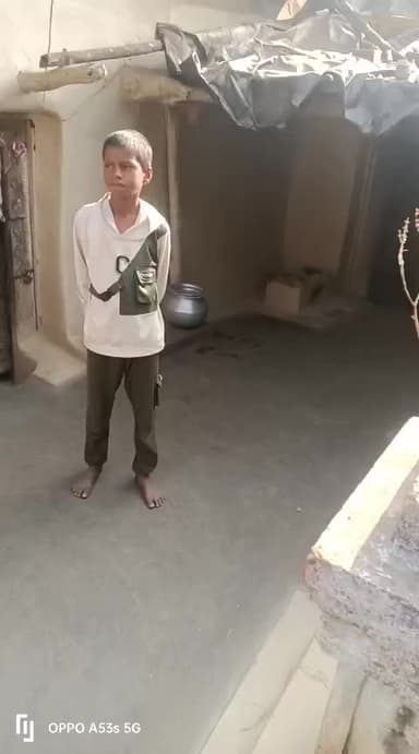 चलकुशा: चलकुसा के मनैया जुडरवा पखला टोला में मिट्टी का जर्जर मकान, बड़ी घटना का खतरा