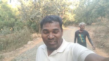 बरकानी में सड़क निर्माण कार्य अभी बंद है