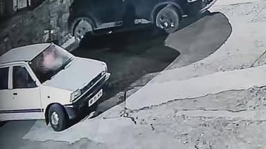 टिहरा सुजानपुर: सिविल अस्पताल सुजानपुर की पार्किंग में खड़ी डॉक्टर की गाड़ी में सेंधमारी, चोरी की घटना सीसीटीवी में हुई रिकॉर्ड