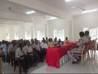 ಚನ್ನಪಟ್ಟಣ: ನಗರದ ಡಿವೈಎಸ್ಪಿ ಕಚೇರಿಯಲ್ಲಿ ಸಂಕ್ರಾಂತಿ ಹಬ್ಬದ ಹಿನ್ನೆಲೆಯಲ್ಲಿ ಶಾಂತಿ ಸಭೆ