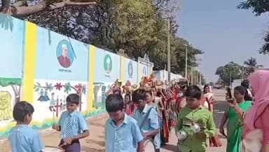 ಮೊಳಕಾಲ್ಮುರು: ತುಮಕೂರ್ಲಹಳ್ಳಿ ಗ್ರಾಮದಲ್ಲಿ ಕ್ಲಸ್ಟರ್ ಮಟ್ಟದ ಕಲಿಕಾ ಹಬ್ಬ